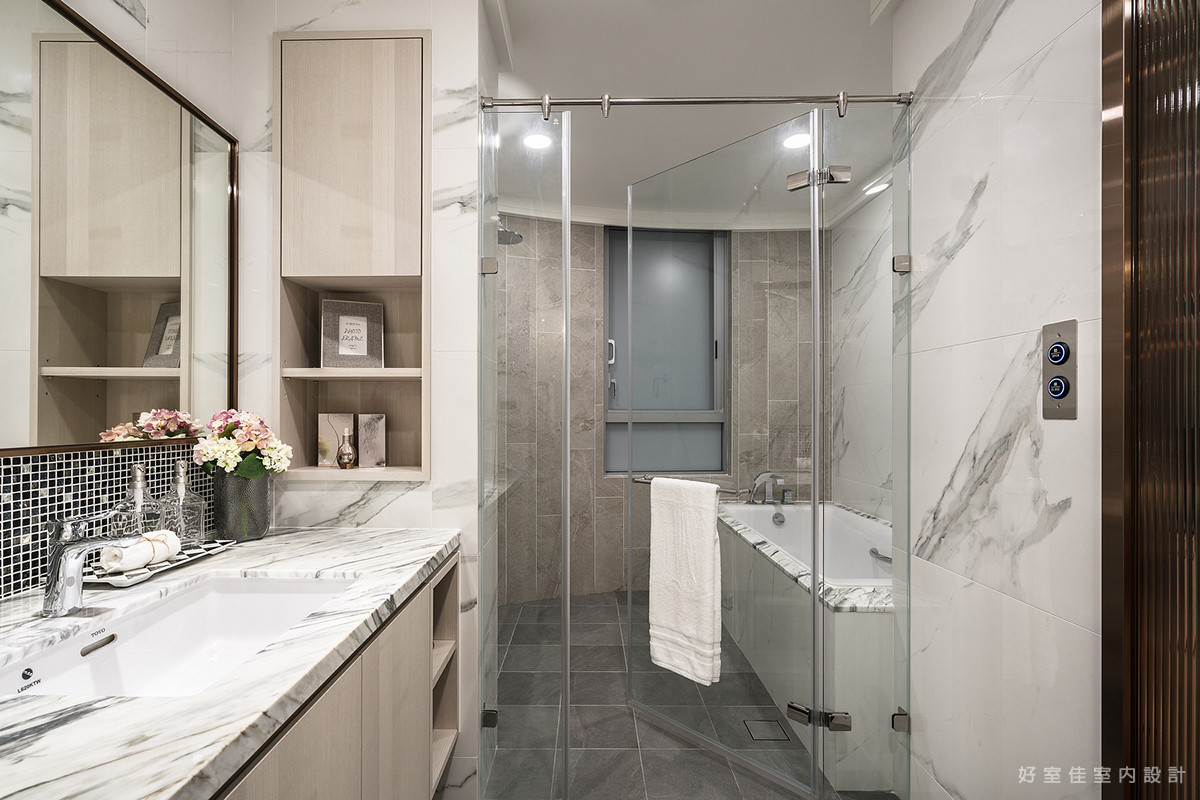 浴室鋪設板岩磚