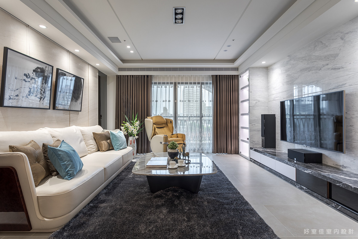 客廳鋪設拋光石英磚