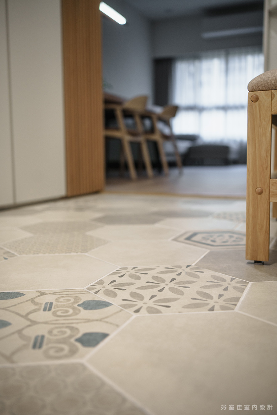 玄關鋪六角磚
